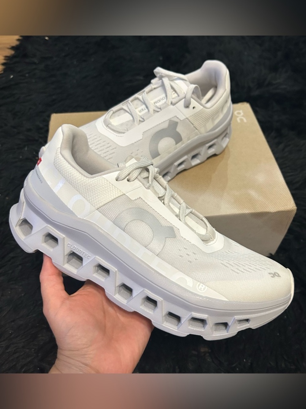 ON CLOUDMONSTER white running athletic training lace up shoes sneakers sz 9 new